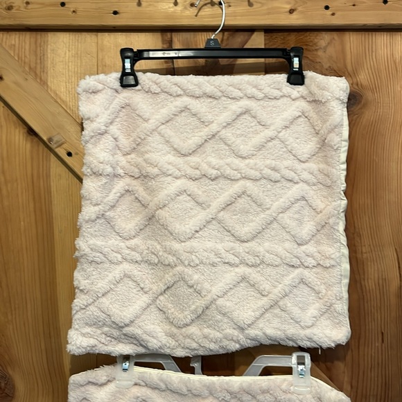 MADIZZ Set of 2 Soft fuzzy Short Wool Fleece Throw Pillow Covers 20x20 “ Beige - Picture 6 of 8